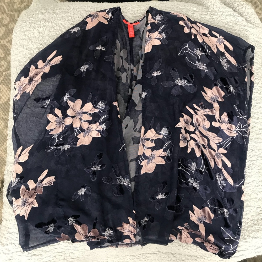 Chelsea & Violet floral kimono